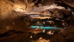 Explora las Mejores Excursiones Guiadas a Cuevas en Valencia