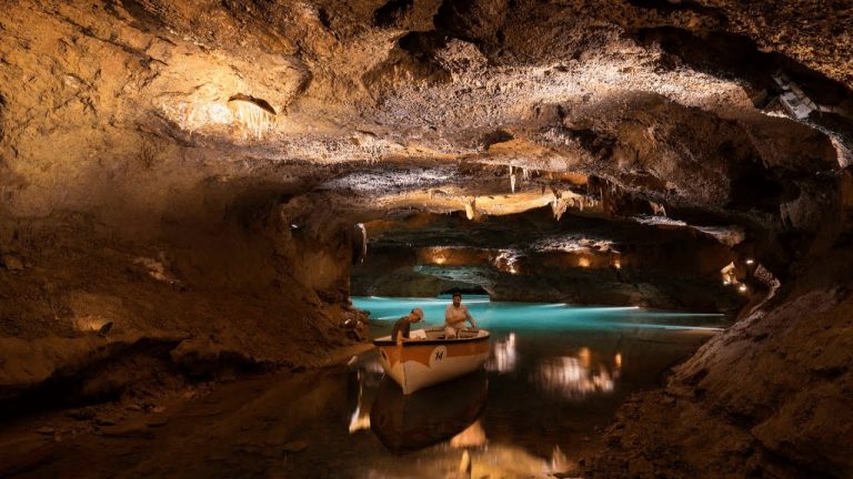 Explora las Mejores Excursiones Guiadas a Cuevas en Valencia